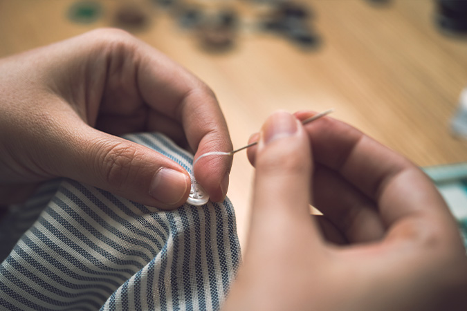 検品だけで終わらない縫製技術による補修対応