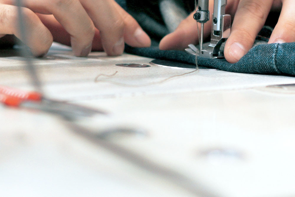 検品後の修正にも柔軟対応（縫製設備完備）